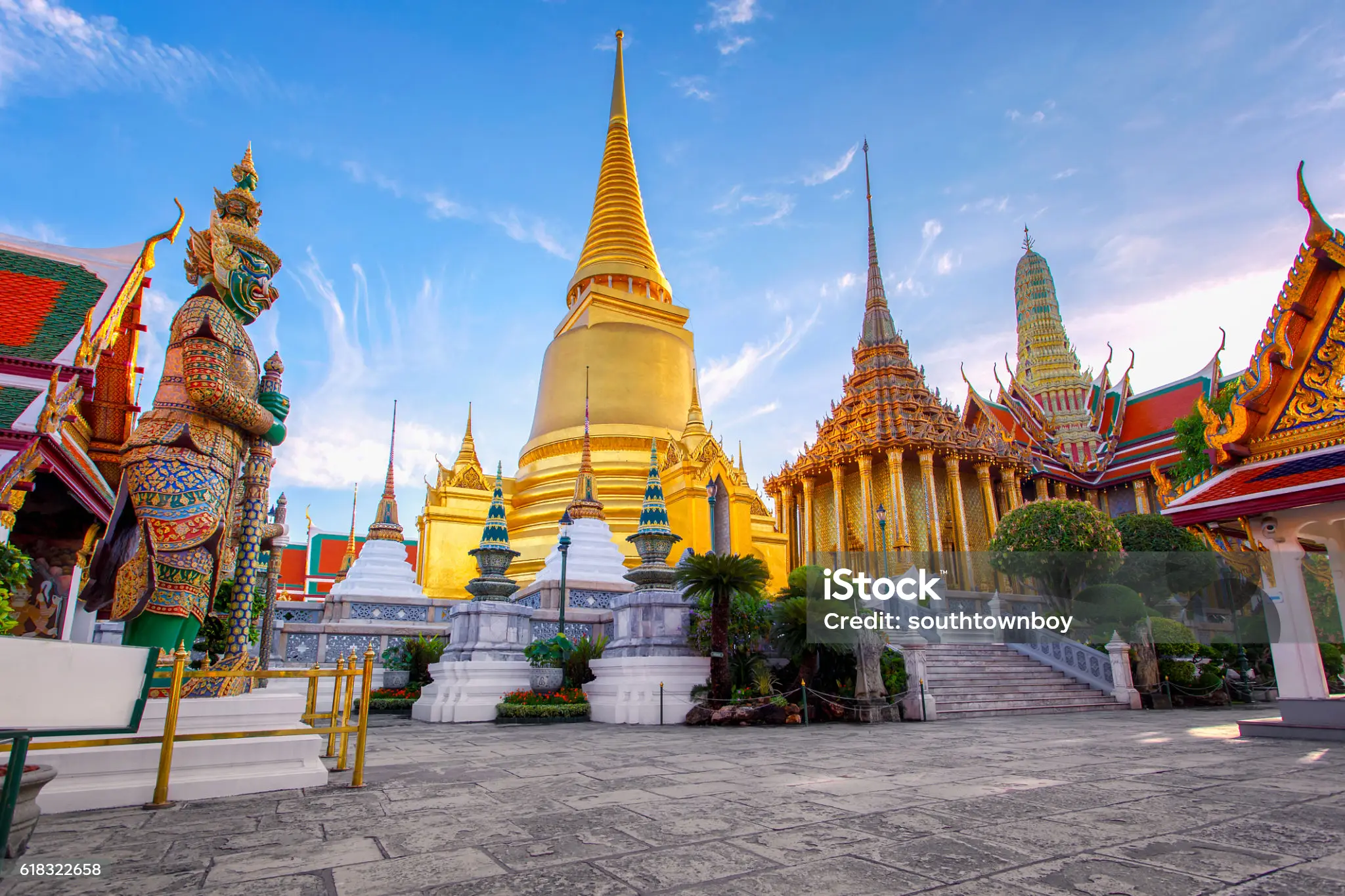 Grand Palace: Bangkok’s Most Spectacular Royal Landmark Just Minutes from Dinso Mon Hotel
