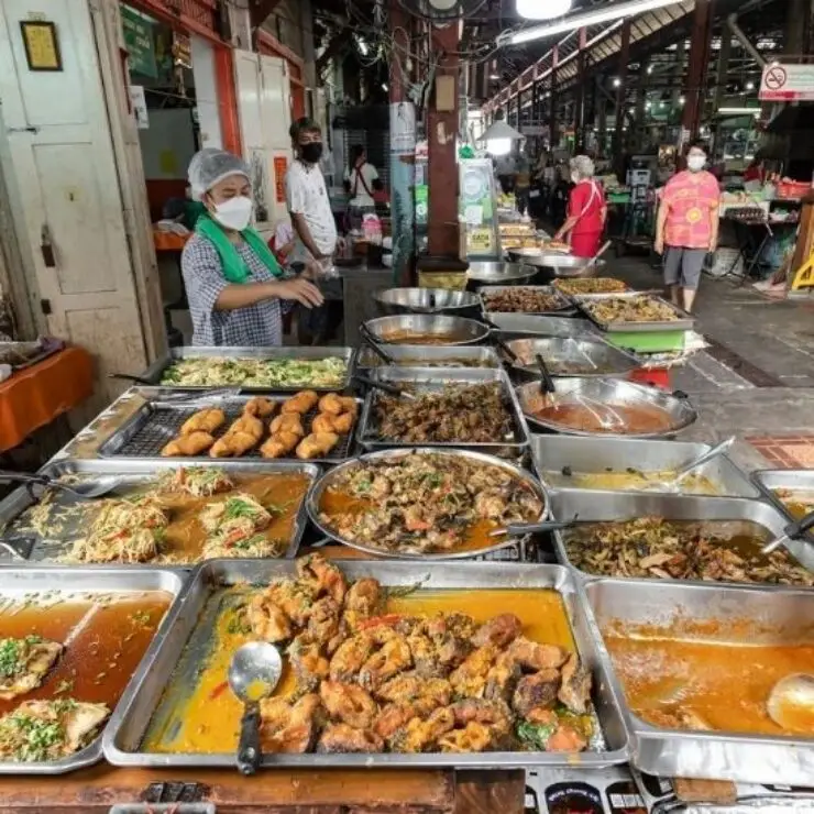 Street Food Paradise: Best Local Eats Around Dinso Road Hotel